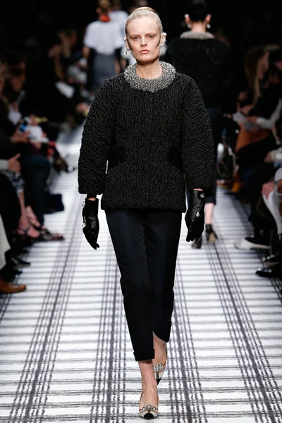 Look 29
